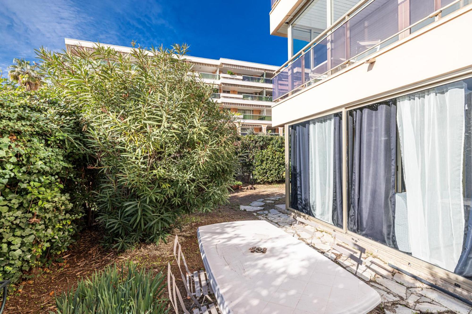 Appartement Le Globe Trotteur à Saint-Laurent-du-Var Extérieur photo