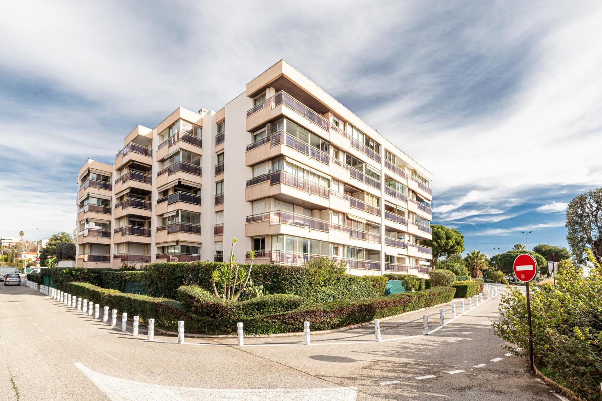 Appartement Le Globe Trotteur à Saint-Laurent-du-Var Extérieur photo